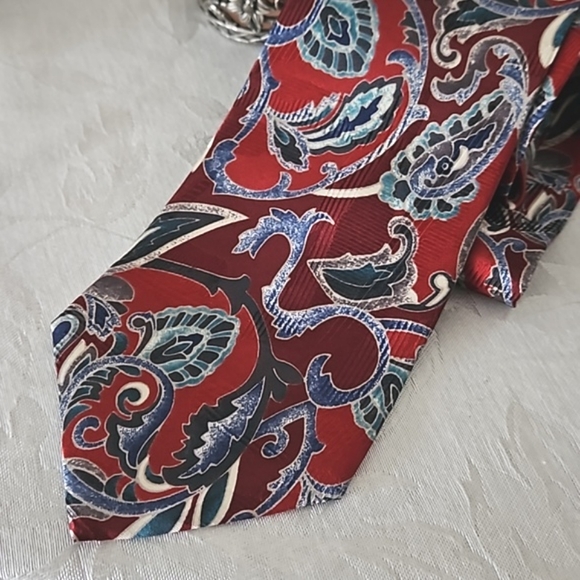 Oscar De La Renta Red Silk Tie. - Picture 1 of 7
